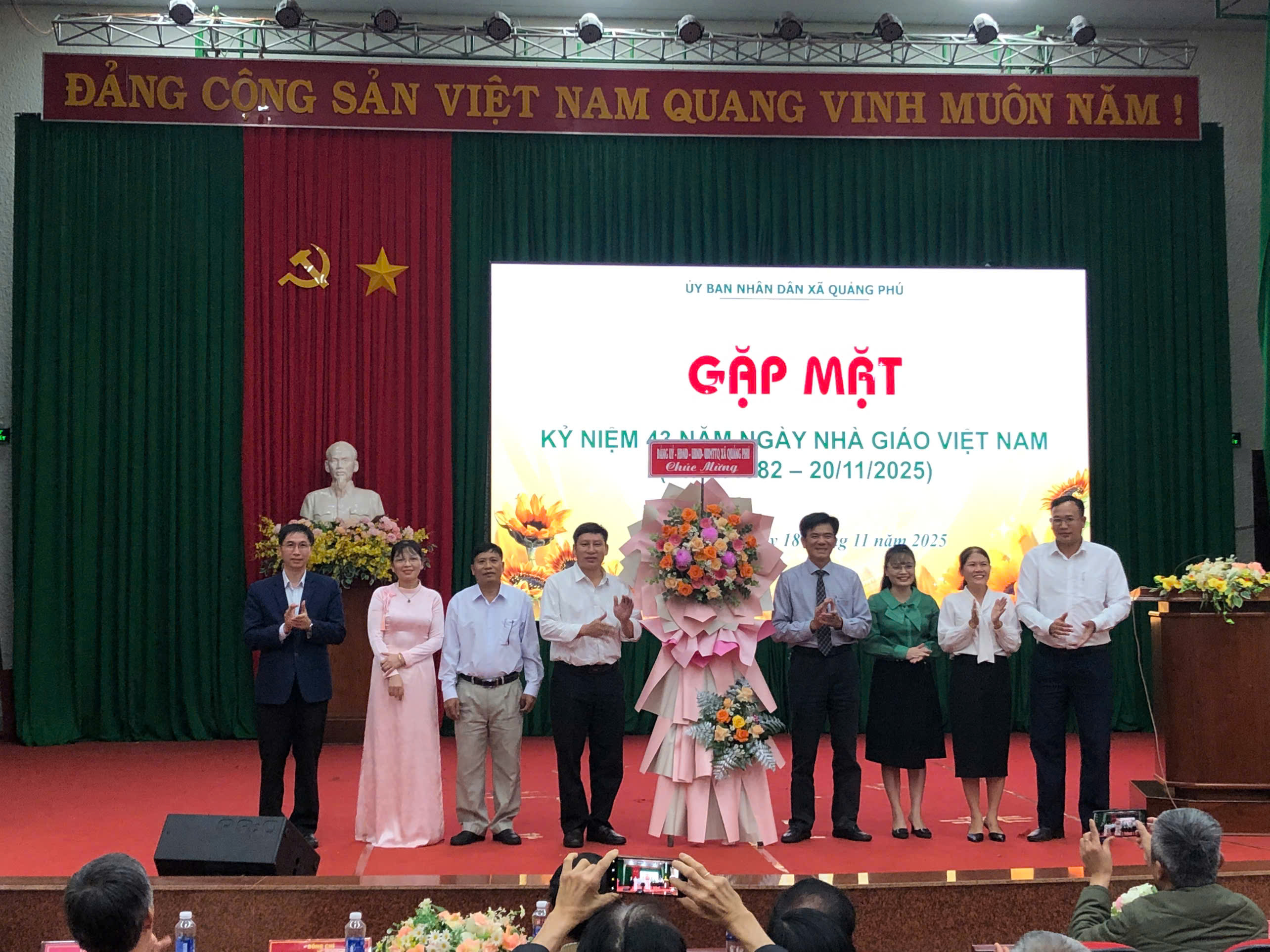 Xã Quảng Phú tổ chức gặp mặt  kỷ niệm 43 năm Ngày Nhà giáo Việt Nam (20/11/1982 - 20/11/2025)